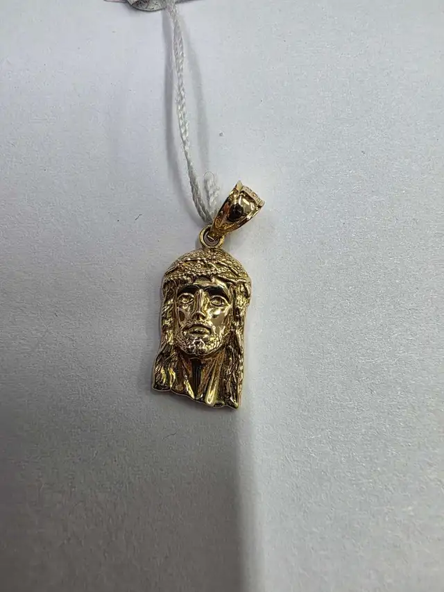 breloque en or 10k Petit visage de Jésus