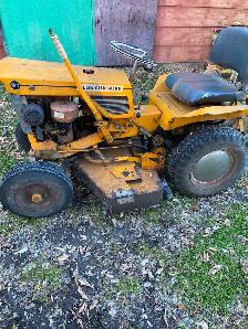 Riding lawn tractor