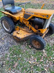 Riding lawn tractor - Photo 2