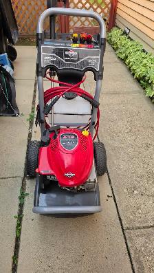Briggs  & Stratton 2550 psi gas pressure washer with multiple ti - Photo 2