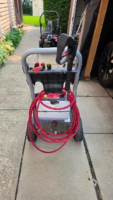 Briggs  & Stratton 2550 psi gas pressure washer with multiple ti - Photo 4