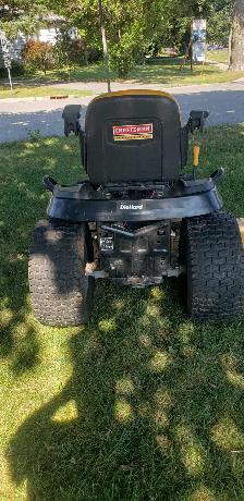 Craftsman riding mower - Photo 2