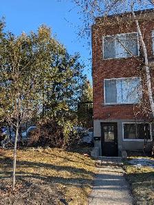Lachine( Ville St-Pierre) 4 1/2 Upper Triplex $1500
