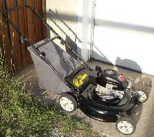 YARD MACHINES REAR BAG GAS LAWNMOWER - Photo 2
