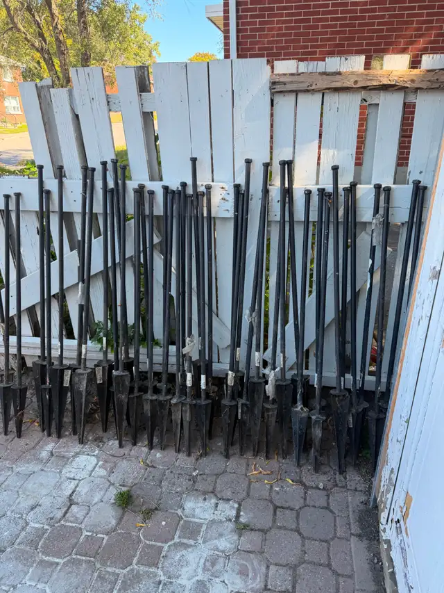 Peak Dig-Free Fencing 3' and Peak Dig-Free Fencing 14' post