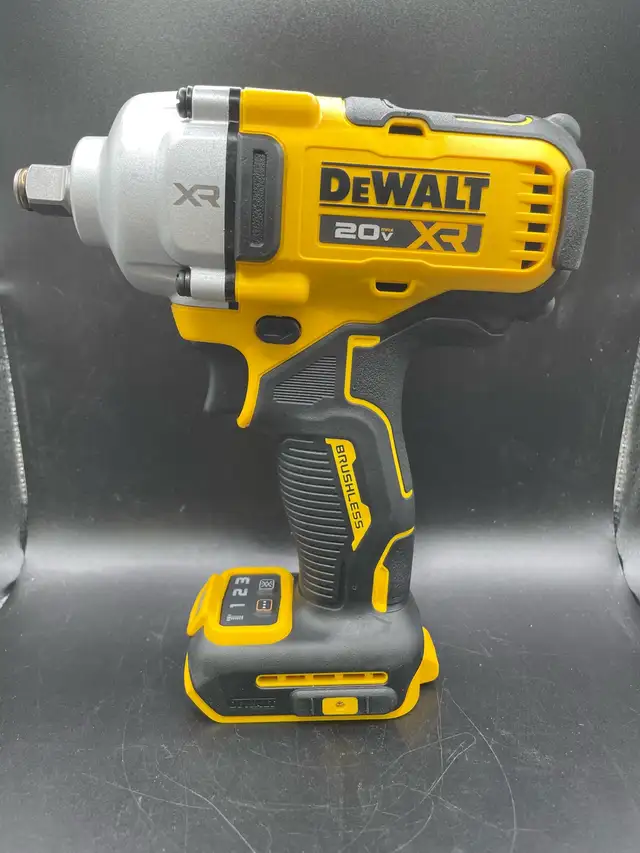 DEWALT 1/2" MID-RANGE IMPACT DRIVER DCF891