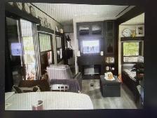 2023 Jayco Flight Bungalow Trailer 40’ - Photo 2