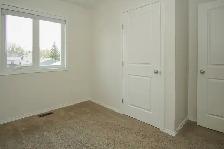 STUNNING 4 Bed 1.5 Bath Townhouse in Lorette! - Photo 4