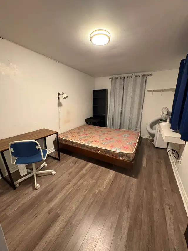 Rental Back Unit Bathrust and Dundas Downtown Toronto