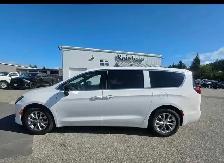 2027 Chrysler Pacifica Limited - Photo 3