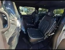2027 Chrysler Pacifica Limited - Photo 8