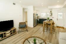 STUNNING 2 bed 1 bath Walk Up Apartment in West Broadway! - Photo 4