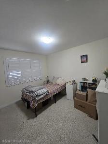 Private Room with parking for girl