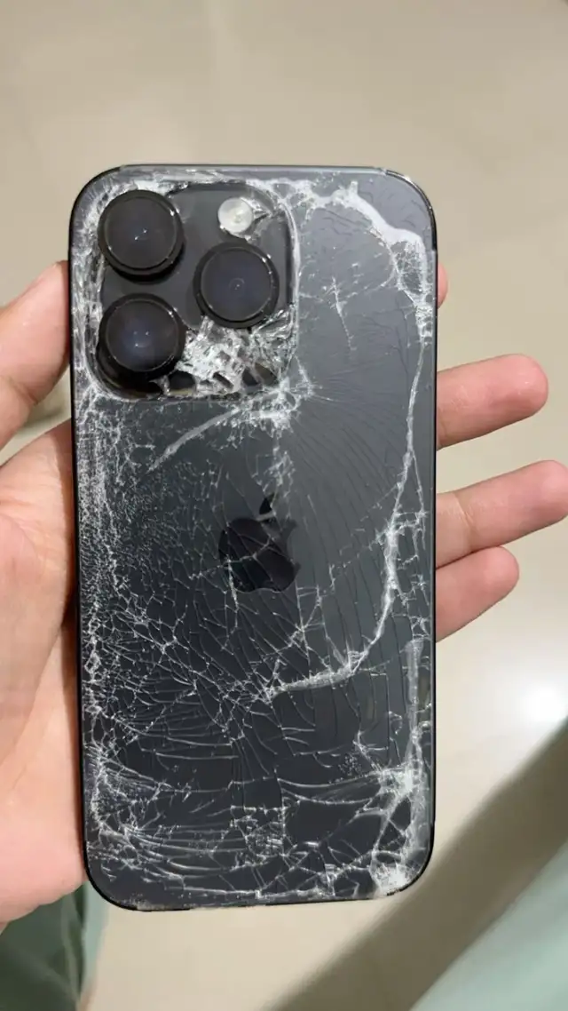 Don’t Toss That Cracked Phone – We’ll Bring It Back to Life!