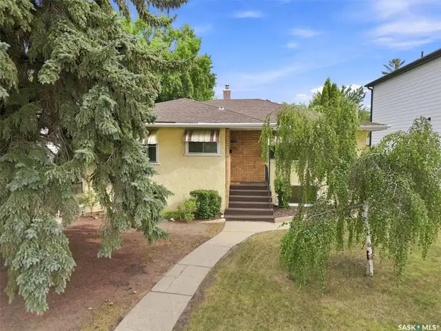 3-Bdrm House in Varsity View, 7-min walk to Univ of Sask