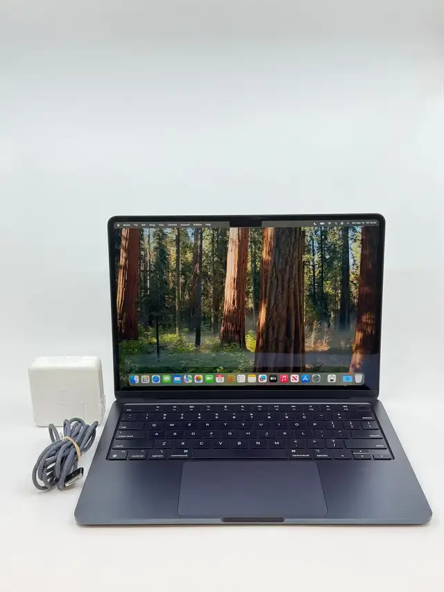 Apple MacBook Air 13.6' M2 2022 8GB 256GB SSD Midnight $699