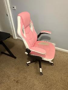Free delivery used Velocity 24' Ergonomic Gaming Chair - Photo 3