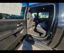 2026 Ram 1500 Black Express - Photo 8