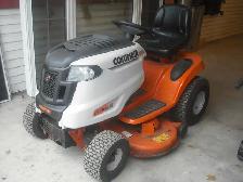 tTRACTEUR À GAZON