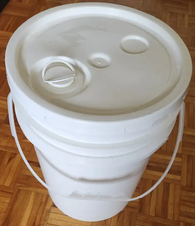 Plastic Pails/Buckets Clean Food-Grade HDPE-2 20-Liter