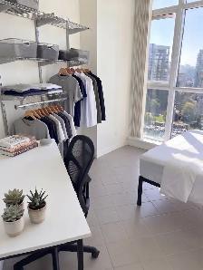 Immediate Move-In: Furnished Room @ 388 Drake Street - Photo 3