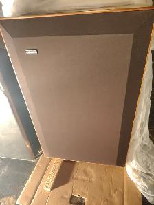Altec 17 Floor Speakers - Photo 2