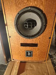 Altec 17 Floor Speakers - Photo 4