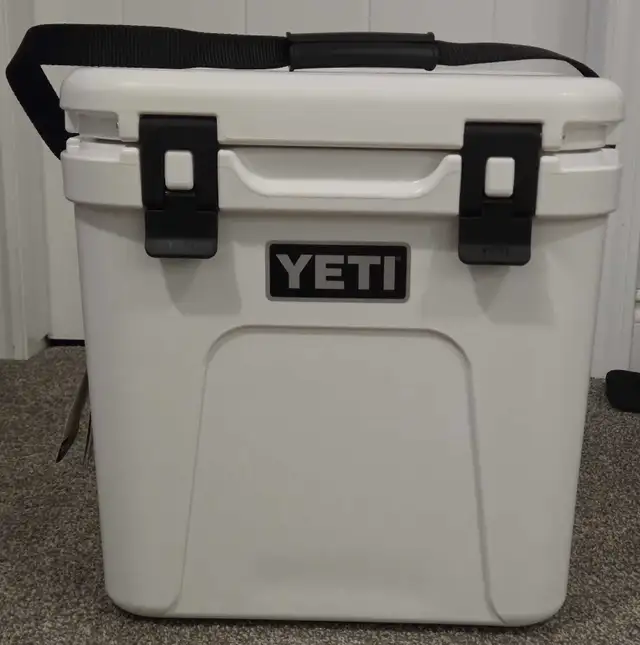 Yeti cooler -yeti roadie 24 hard cooler 2.0 brand new
