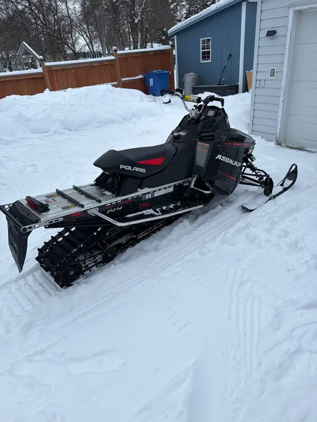 2015 Polaris Assault 800