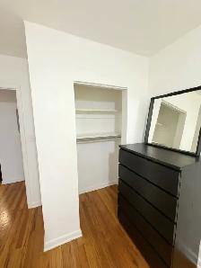 room for rent in Whitby ( Garden and Dundas street) - Photo 2