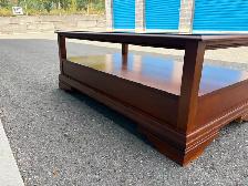 Beautiful Coffee Table - Photo 9
