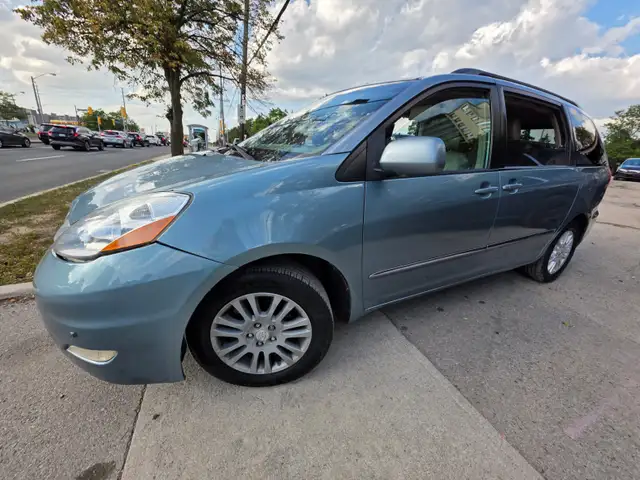 2010 Toyota Sienna 5dr LTD 7-Pass FWD