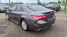 2020 Toyota Camry SE - Photo 3