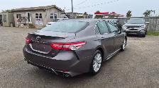 2020 Toyota Camry SE - Photo 5