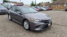 2020 Toyota Camry SE - Photo 7
