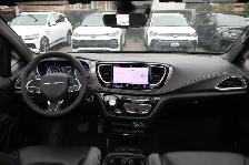 2025 Chrysler Pacifica Select FWD - Photo 11