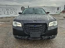 2018 Chrysler 300 - Photo 2