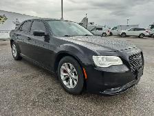 2018 Chrysler 300 - Photo 3