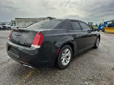 2018 Chrysler 300 - Photo 5