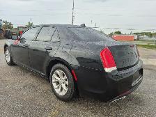 2018 Chrysler 300 - Photo 7
