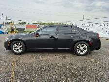 2018 Chrysler 300 - Photo 8