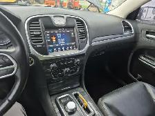 2018 Chrysler 300 - Photo 12