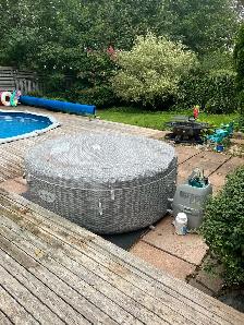 inflatable hot tub