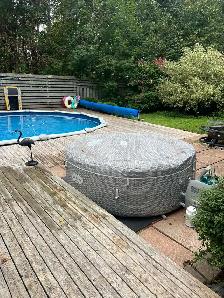 inflatable hot tub - Photo 2