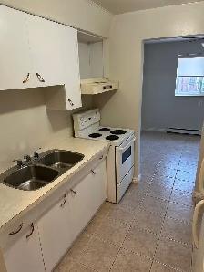Lovely large 2 Bed Apt Beside Hospital – 131Third St Welland - Photo 4