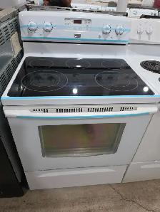 Maytag 30' White Electric Glass Ceramic Top Stove Oven Range