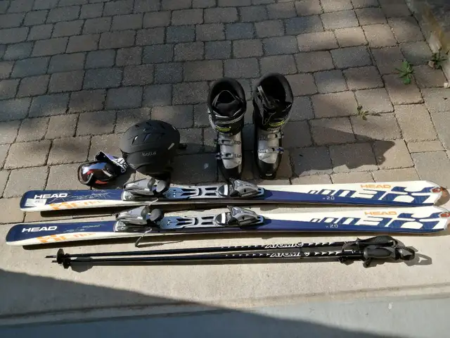 Ensemble Ski alpin 170 cm (  bâtons, bottes, casque, lunettes)