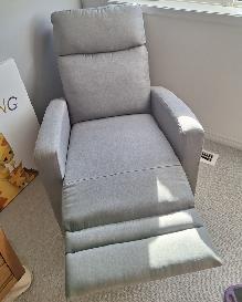 Kids Rocking Chair - Excellent Condition - Photo 2