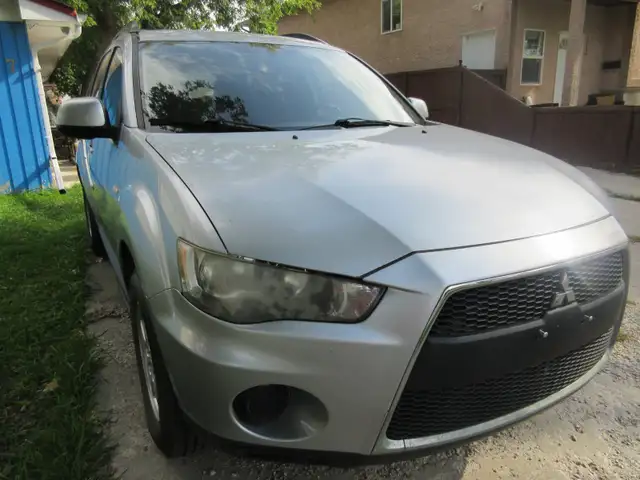 2011 Mitsubishi Outlander ES SAFTIED!