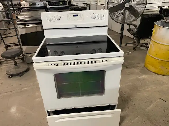 Cuisinière blanche vitrocéramique Whirlpool